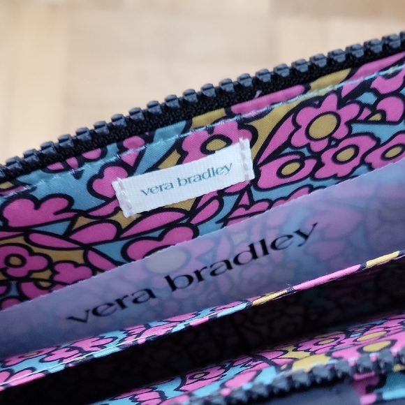 VERA BRADLEY/Black Quilted Wallet - Picture 8 of 9